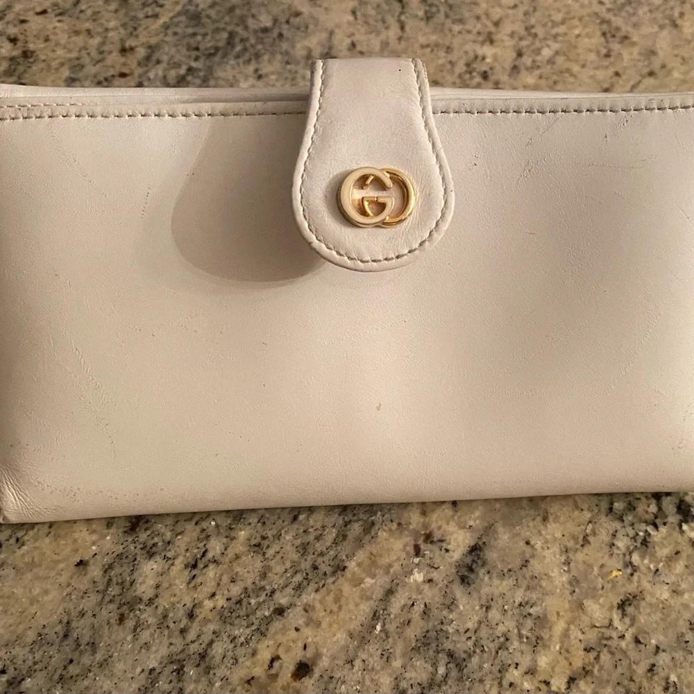 2-1 Deal Gucci|white leather Bi-Fold wallet ++free shopping bag :)
